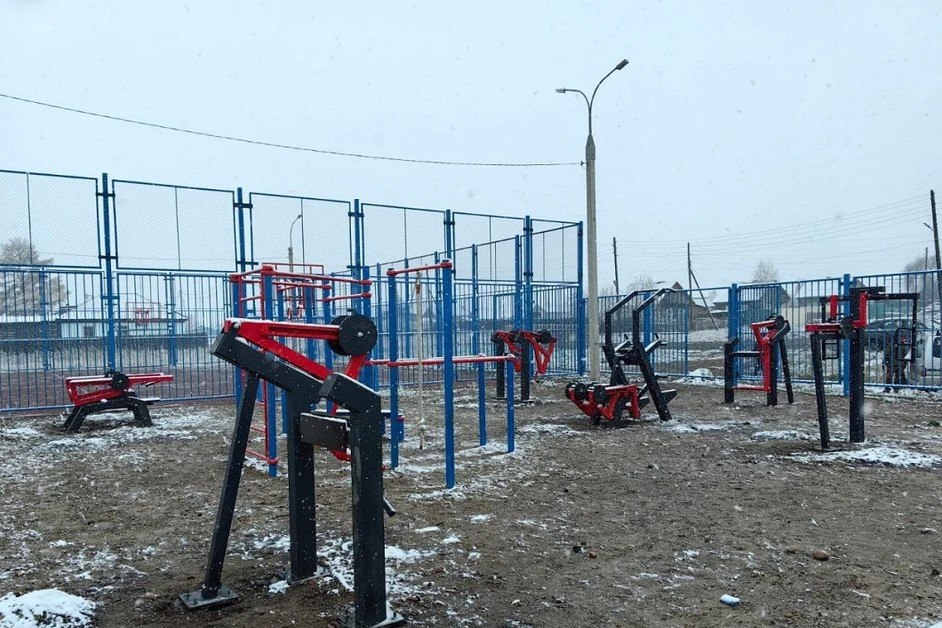 Две площадки с уличными тренажерами открыли в поселке Тыреть Заларинского района