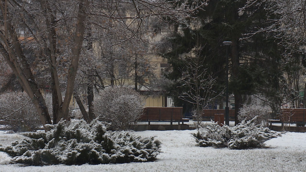 Сильный снег и гололед на дорогах прогнозируют Иркутский гидрометцентр завтра в Прибайкалье