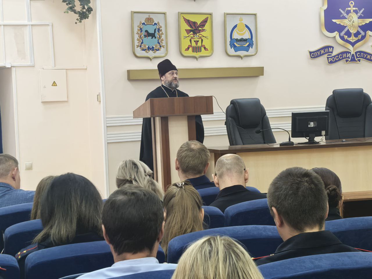 Член Общественного совета при Восточно-Сибирском ЛУ МВД России на транспорте, настоятель привокзального Николо-Иннокентьевского храма г. Иркутска, протоиерей Игорь Толстиков в преддверии Дня народного единства встретился с... Член Общественного совета при Восточно-Сибирском ЛУ МВД России на транспорте, настоятель привокзального Николо-Иннокентьевского храма г. Иркутска, протоиерей Игорь Толстиков в преддверии Дня народного единства встретился с...