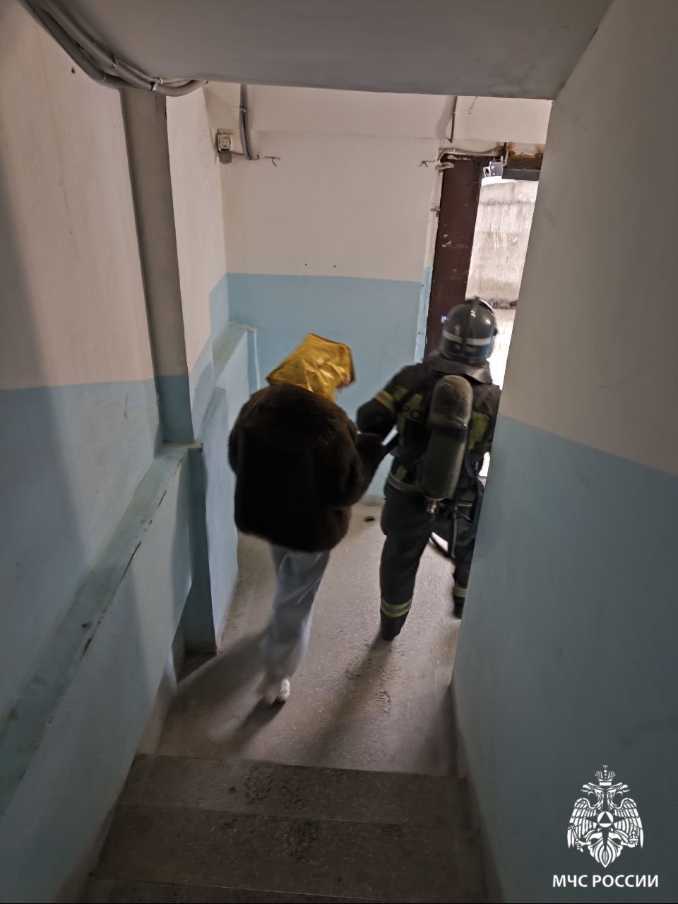 В Иркутском округе огнеборцы на пожаре спасли десять человек В Иркутском округе огнеборцы на пожаре спасли десять человек