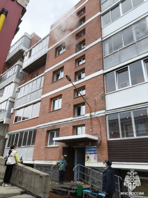 В Иркутском округе огнеборцы на пожаре спасли десять человек