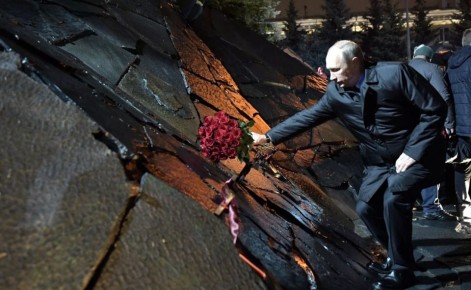 Владимир Путин на открытии мемориала «Стена скорби» в Москве, 30 октября 2017 года: