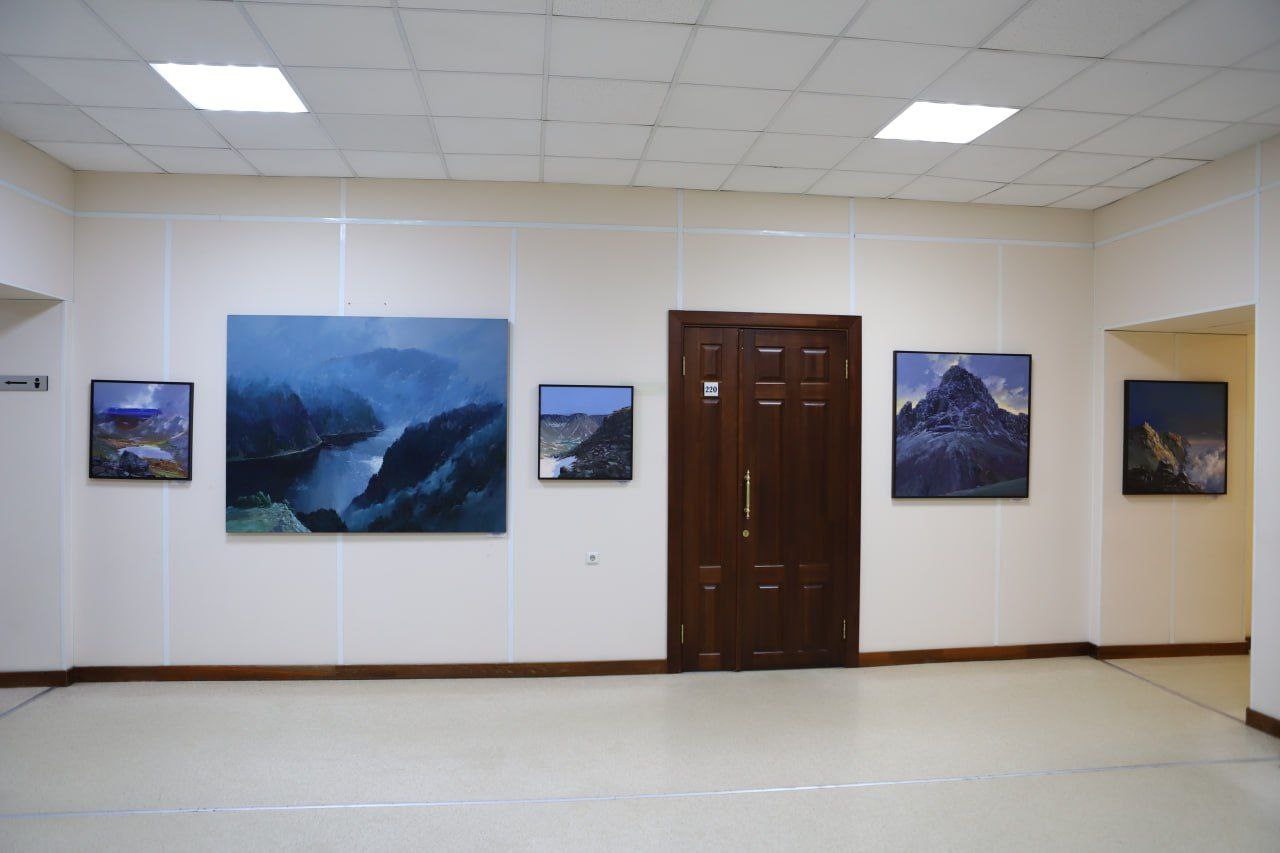 Выставка картин Александра Имедеева «Сияние Сибири» представлена в администрации Иркутска Выставка картин Александра Имедеева «Сияние Сибири» представлена в администрации Иркутска