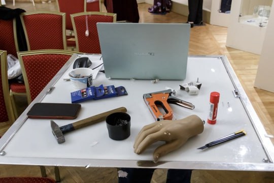 В пасмурный и дождливый день (когда уже в середине рабочего дня хочется скорее домой и под одеялко), сотрудникам Музея истории Иркутска им. А.М.Сибирякова совсем не до скуки! Они заняты важным делом: готовят новую выставку!... В пасмурный и дождливый день (когда уже в середине рабочего дня хочется скорее домой и под одеялко), сотрудникам Музея истории Иркутска им. А.М.Сибирякова совсем не до скуки! Они заняты важным делом: готовят новую выставку!...