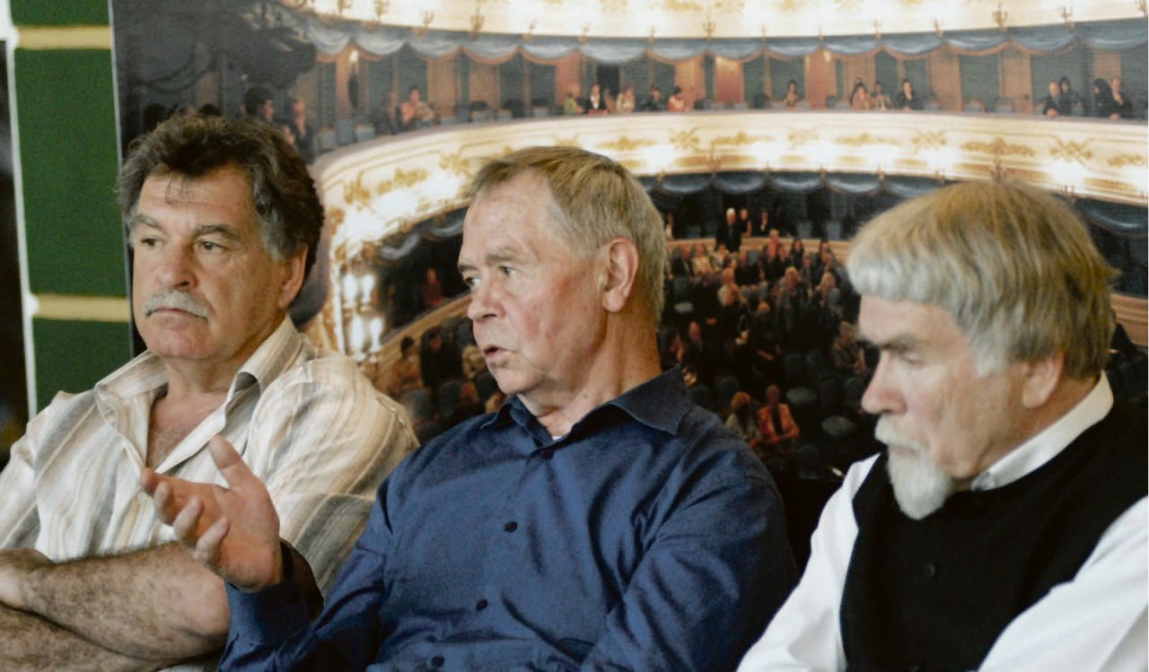 Имя Анатолия Андреевича Стрельцова хорошо известно иркутянам, любящим и ценящим театральное искусство Имя Анатолия Андреевича Стрельцова хорошо известно иркутянам, любящим и ценящим театральное искусство