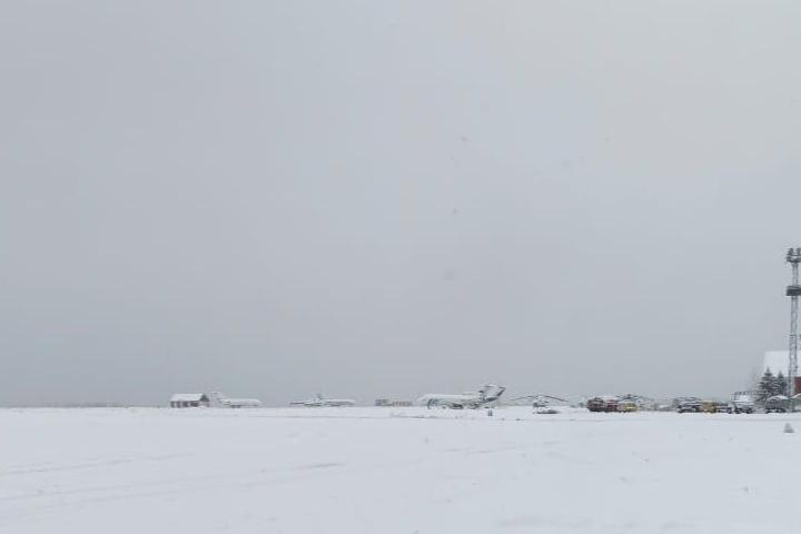 Аэропорт Братска закрыли на несколько часов из-за снегопада