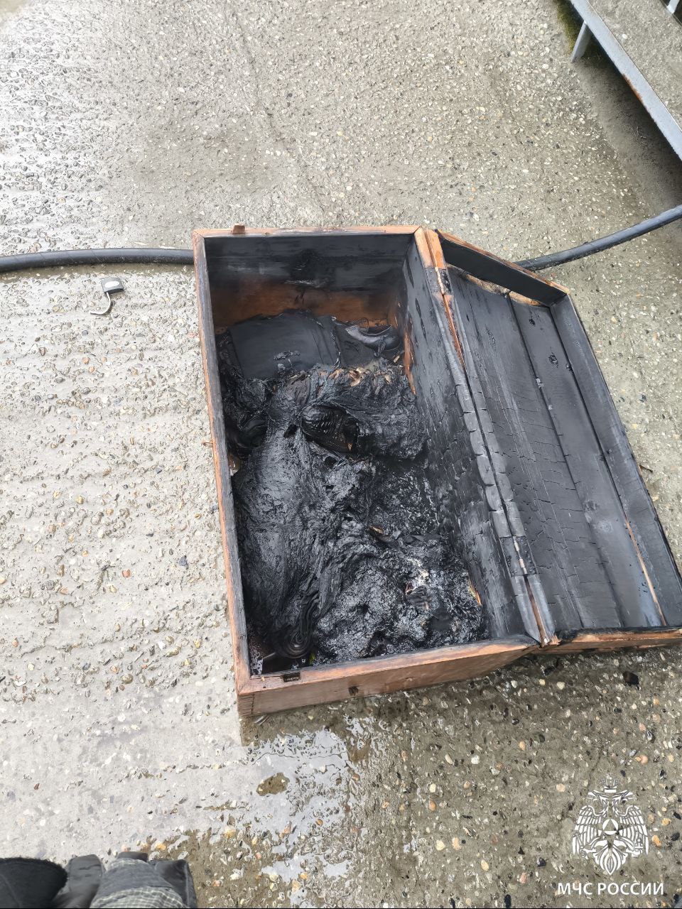 В Иркутском округе огнеборцы на пожаре спасли десять человек В Иркутском округе огнеборцы на пожаре спасли десять человек