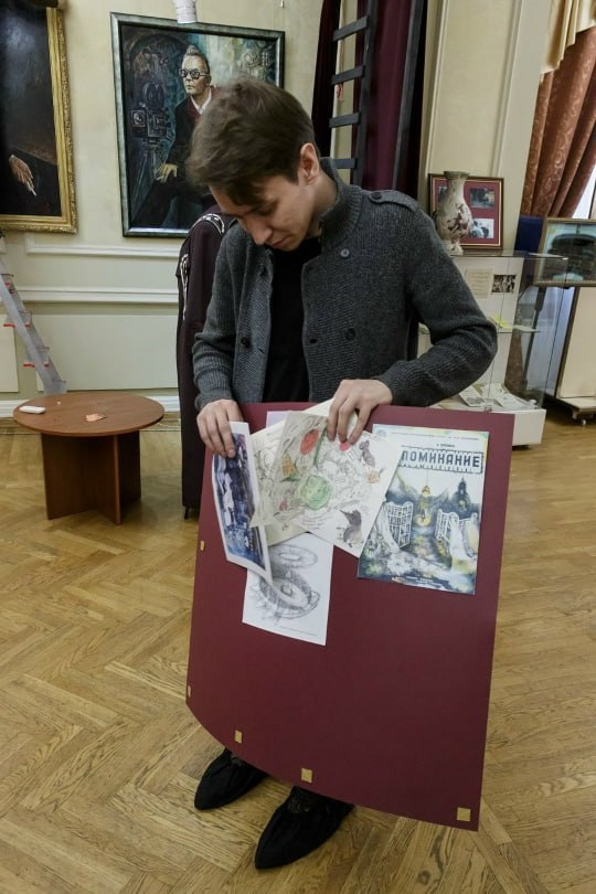 В пасмурный и дождливый день (когда уже в середине рабочего дня хочется скорее домой и под одеялко), сотрудникам Музея истории Иркутска им. А.М.Сибирякова совсем не до скуки! Они заняты важным делом: готовят новую выставку!... В пасмурный и дождливый день (когда уже в середине рабочего дня хочется скорее домой и под одеялко), сотрудникам Музея истории Иркутска им. А.М.Сибирякова совсем не до скуки! Они заняты важным делом: готовят новую выставку!...