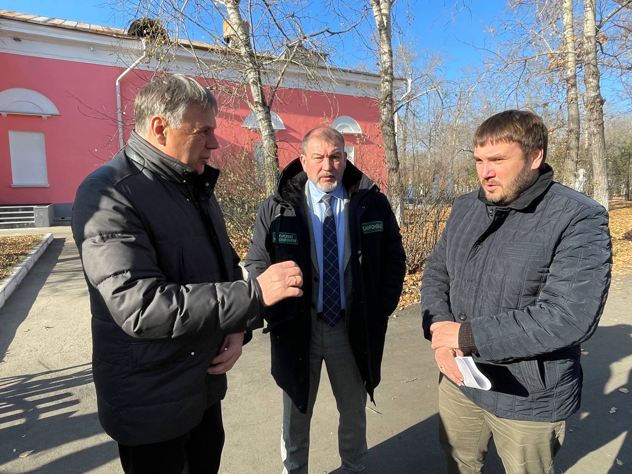 Рабочий выезд на объекты дорожного ремонта провел мэр Сергей Петров Рабочий выезд на объекты дорожного ремонта провел мэр Сергей Петров