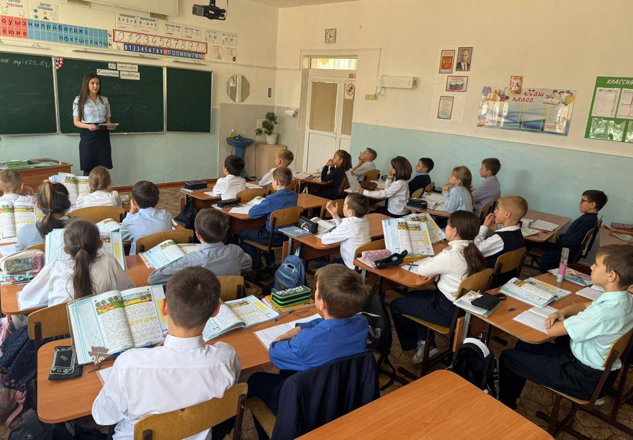 Автоинспекторы Усолья-Сибирского провели профилактические мероприятия для школьников Автоинспекторы Усолья-Сибирского провели профилактические мероприятия для школьников