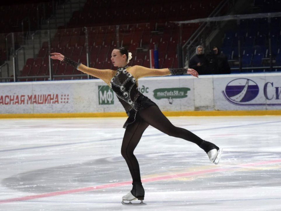 Соревнования по фигурному катанию проходят в Ангарске Соревнования по фигурному катанию проходят в Ангарске