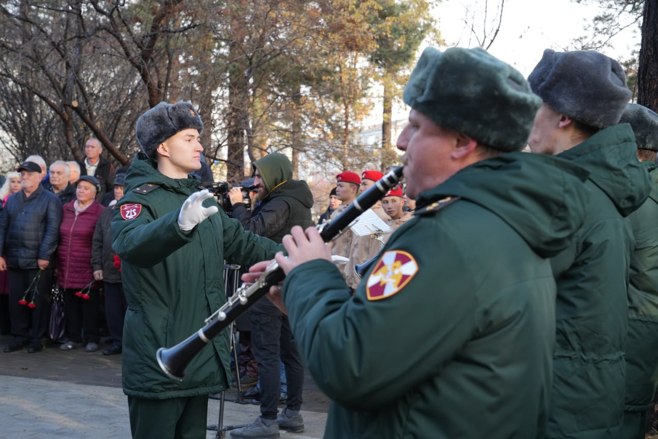 Дмитрий Ильичев принял участие в открытии бюста Героя России Игоря Груднова в Ангарске Дмитрий Ильичев принял участие в открытии бюста Героя России Игоря Груднова в Ангарске
