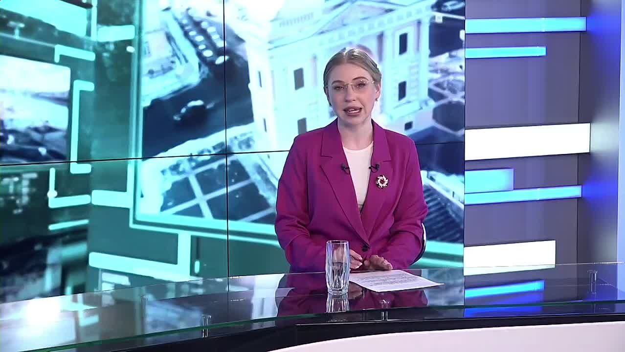 В Иркутске открылась выставка художника Дмитрия Старикова «Город розовых закатов»