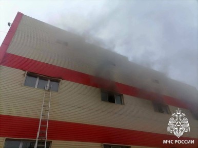 В Тайшете утром 1 ноября загорелся торговый центр