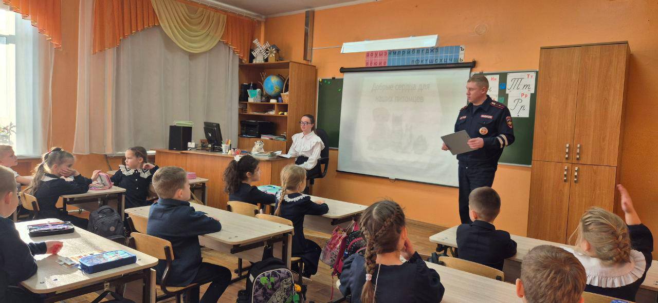 Автоинспекторы Усолья-Сибирского провели профилактические мероприятия для школьников Автоинспекторы Усолья-Сибирского провели профилактические мероприятия для школьников
