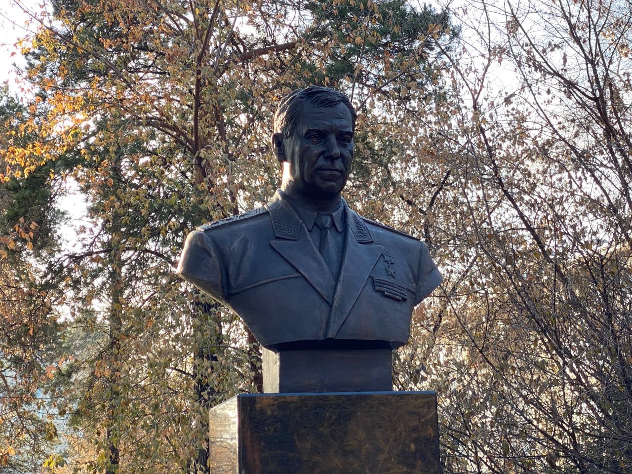 Сергей Петров: В Ангарске увековечили память Героя России генерал-полковника Игоря Сергеевича Груднова Сергей Петров: В Ангарске увековечили память Героя России генерал-полковника Игоря Сергеевича Груднова