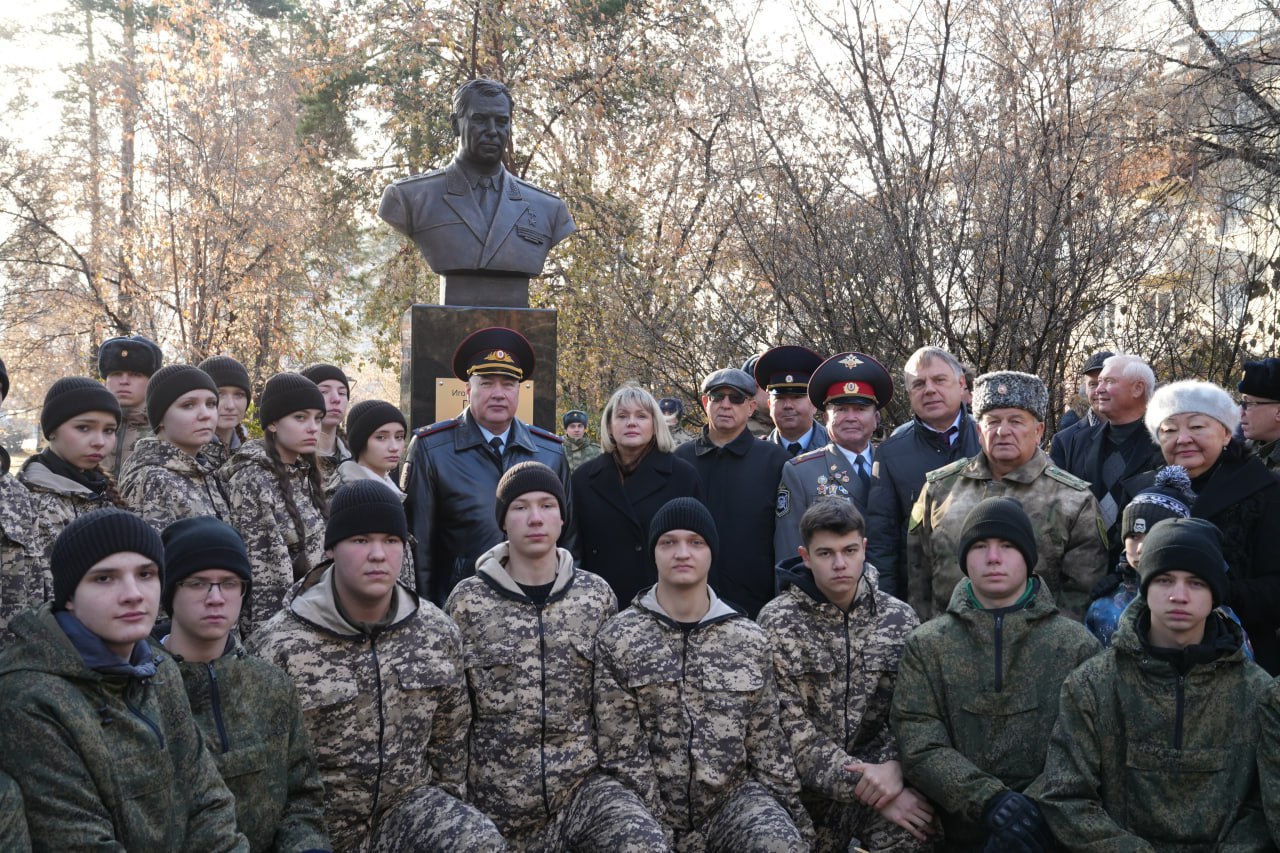 Дмитрий Ильичев принял участие в открытии бюста Героя России Игоря Груднова в Ангарске Дмитрий Ильичев принял участие в открытии бюста Героя России Игоря Груднова в Ангарске