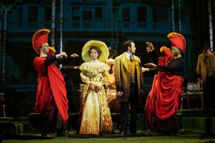 Дарим пригласительный билет на две персоны в Иркутский академический драматический театр имени Н. П. Охлопкова на комедию «На всякого мудреца довольно простоты»!