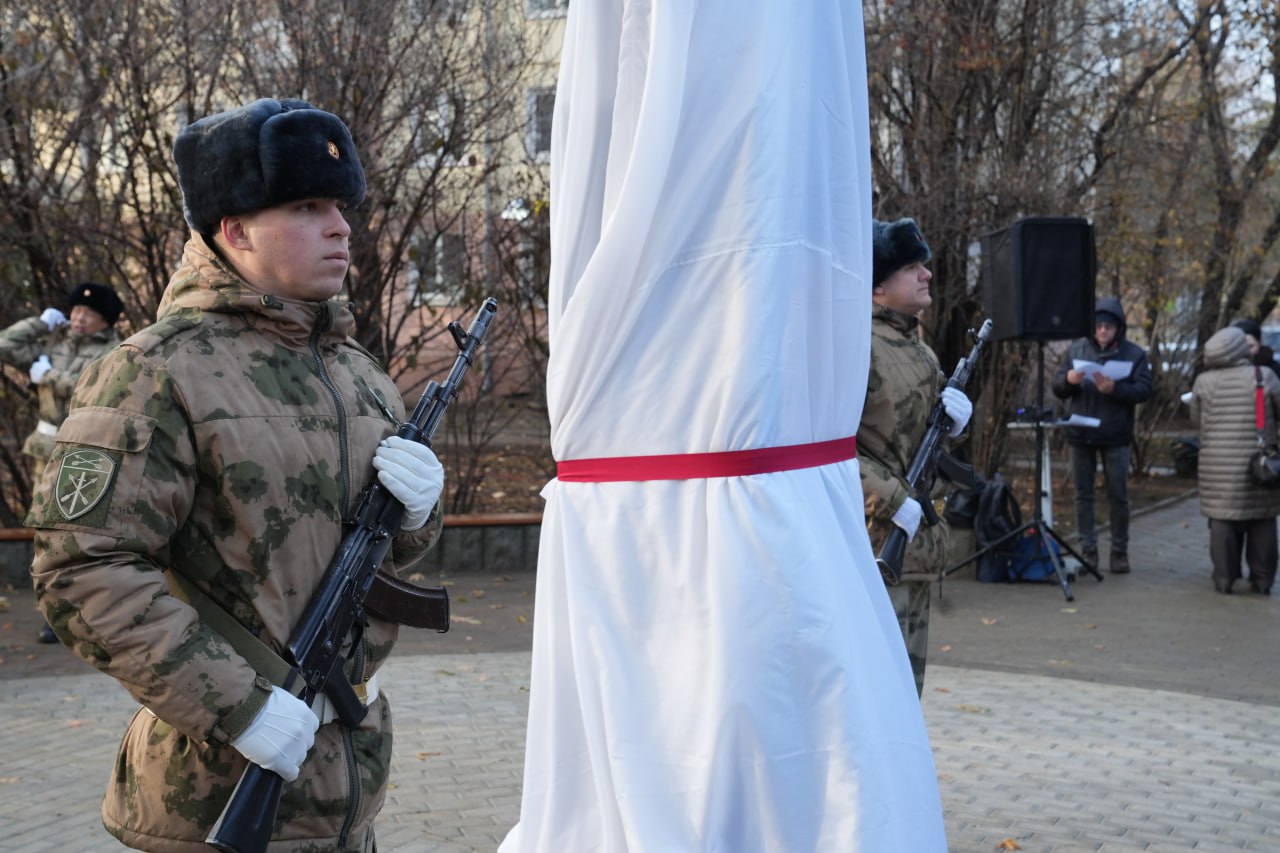 Дмитрий Ильичев принял участие в открытии бюста Героя России Игоря Груднова в Ангарске Дмитрий Ильичев принял участие в открытии бюста Героя России Игоря Груднова в Ангарске