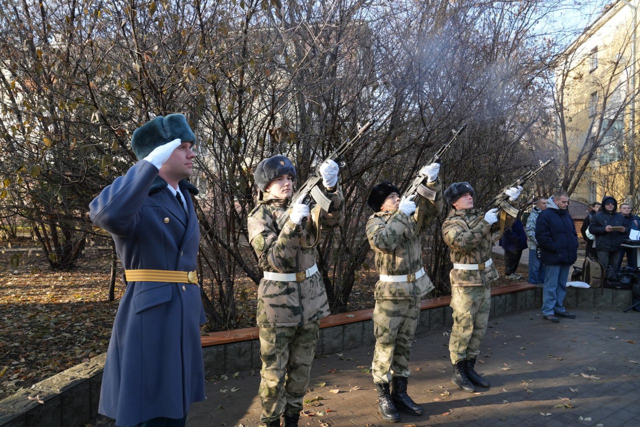 Дмитрий Ильичев принял участие в открытии бюста Героя России Игоря Груднова в Ангарске Дмитрий Ильичев принял участие в открытии бюста Героя России Игоря Груднова в Ангарске