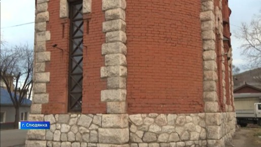 Генеральную уборку провели в здании слюдянской водонапорной башни