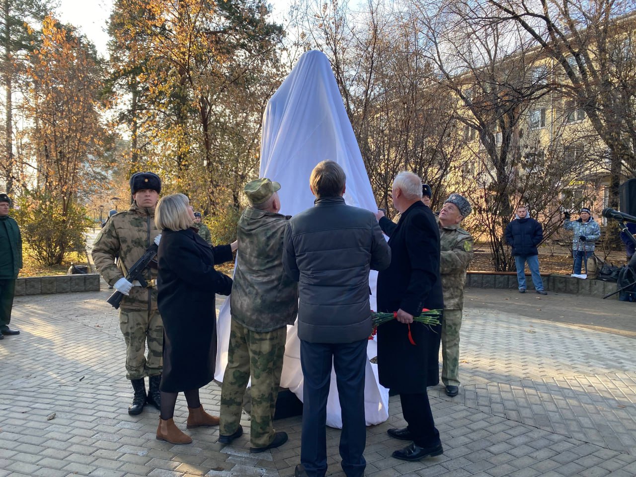 В Ангарске открыли памятник Герою России генерал-полковнику Игорю Сергеевичу Груднову В Ангарске открыли памятник Герою России генерал-полковнику Игорю Сергеевичу Груднову