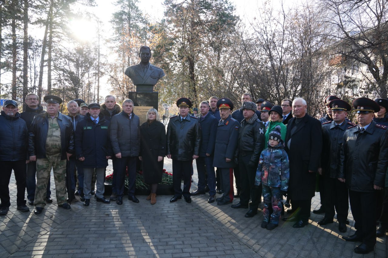 Дмитрий Ильичев принял участие в открытии бюста Героя России Игоря Груднова в Ангарске Дмитрий Ильичев принял участие в открытии бюста Героя России Игоря Груднова в Ангарске