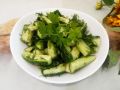 Летний салат: освежающий вкус огурцов и зелени