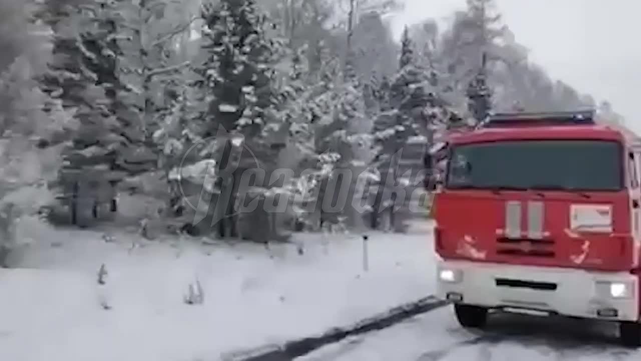 Четыре фуры разбились на трассе в Иркутской области — двое водителей погибли