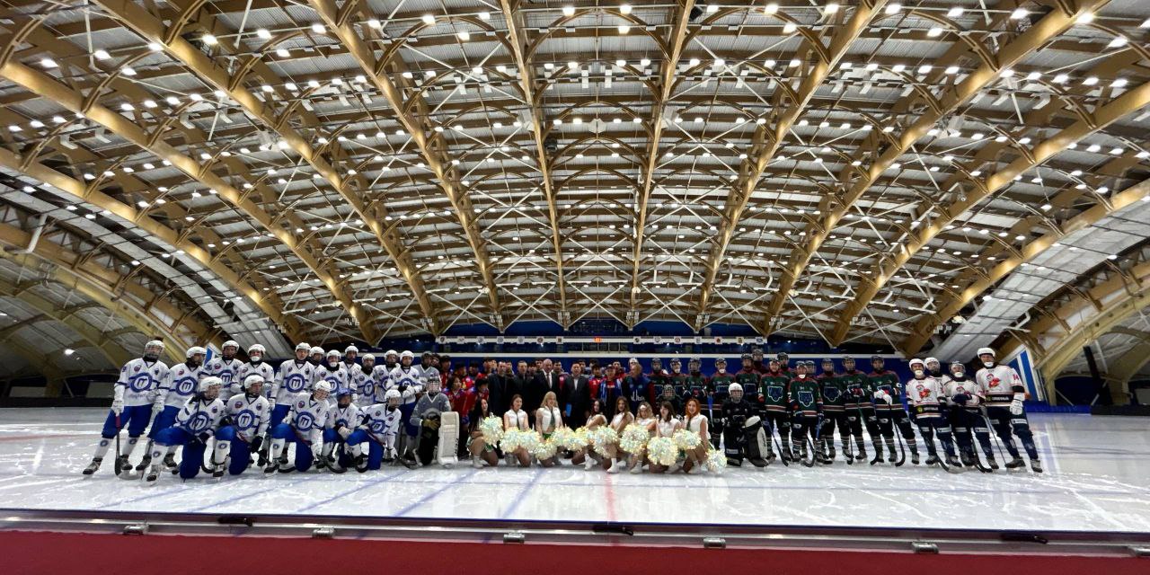 В Иркутске в Ледовом дворце «Байкал» стартовал турнир по хоккею с мячом «Энергия дружбы»