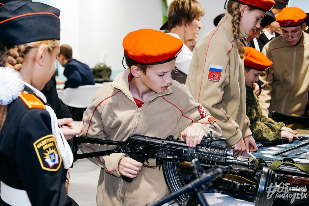 Молодежный патриотический фестиваль «Сердце Сибири» объединил более 200 участников в Иркутске Молодежный патриотический фестиваль «Сердце Сибири» объединил более 200 участников в Иркутске