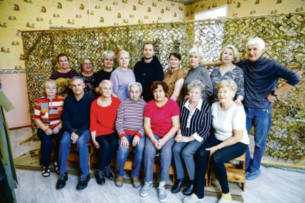 «Плетем Победу своими руками» — под таким девизом работают волонтеры группы «Иркутский покров»