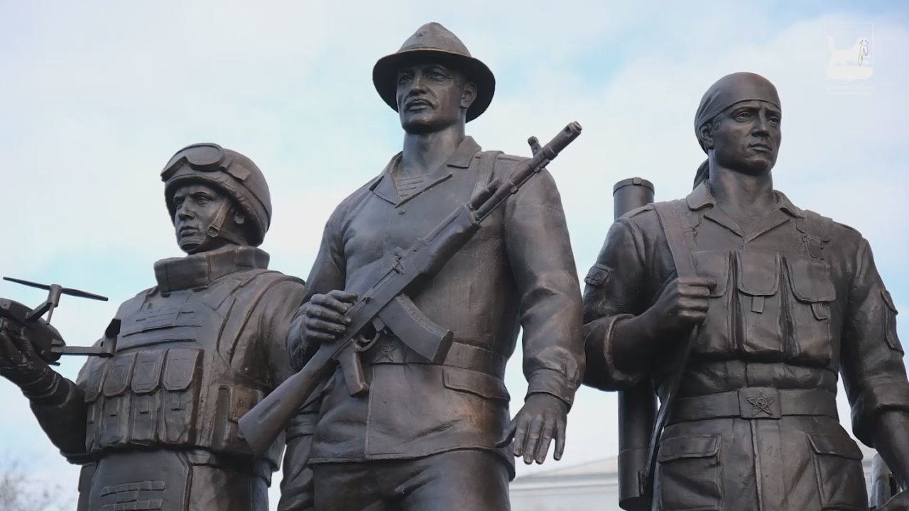 «Аллею памяти» открыли сегодня, в День народного единства, на благоустроенной площади Декабристов