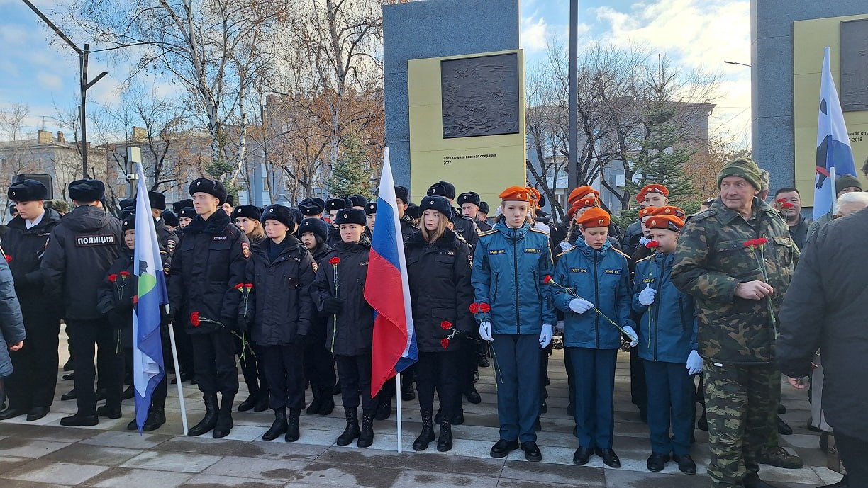 Мемориальный комплекс «Аллея памяти» открыли в День народного единства на площади Декабристов в Иркутске Мемориальный комплекс «Аллея памяти» открыли в День народного единства на площади Декабристов в Иркутске