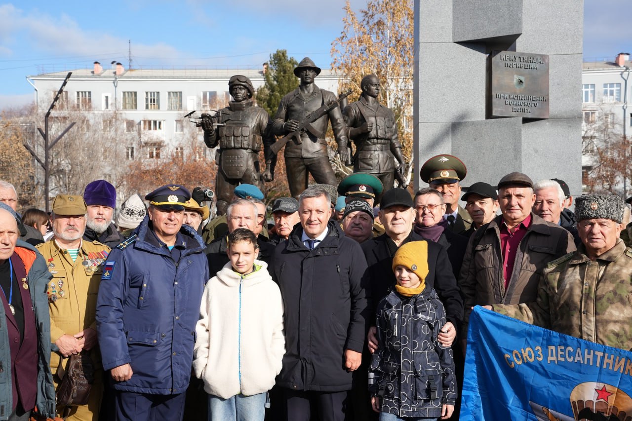 Мемориальный комплекс «Аллея памяти» открыли в День народного единства на площади Декабристов в Иркутске Мемориальный комплекс «Аллея памяти» открыли в День народного единства на площади Декабристов в Иркутске