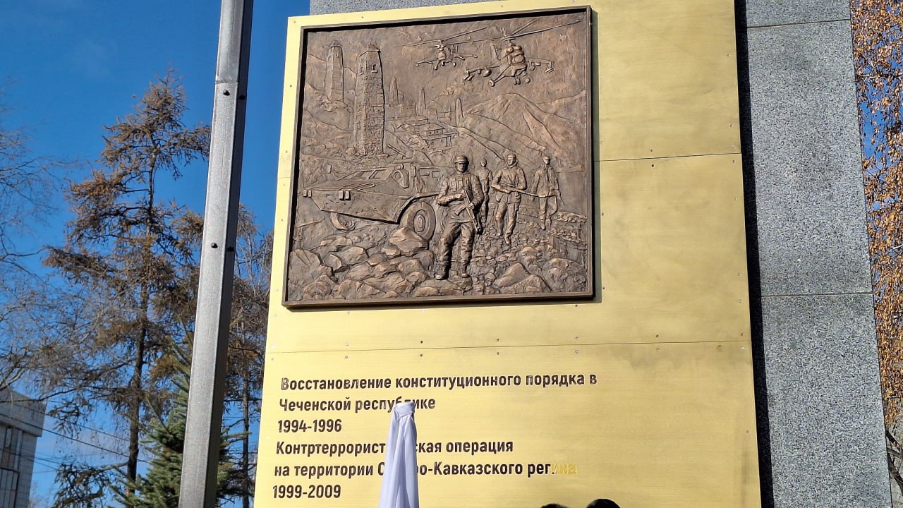 Мемориальный комплекс «Аллея памяти» открыли в День народного единства на площади Декабристов в Иркутске Мемориальный комплекс «Аллея памяти» открыли в День народного единства на площади Декабристов в Иркутске