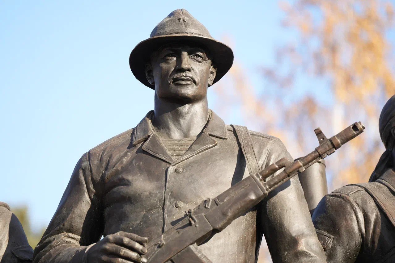 В Иркутске на площади Декабристов открыли Аллею Памяти В Иркутске на площади Декабристов открыли Аллею Памяти