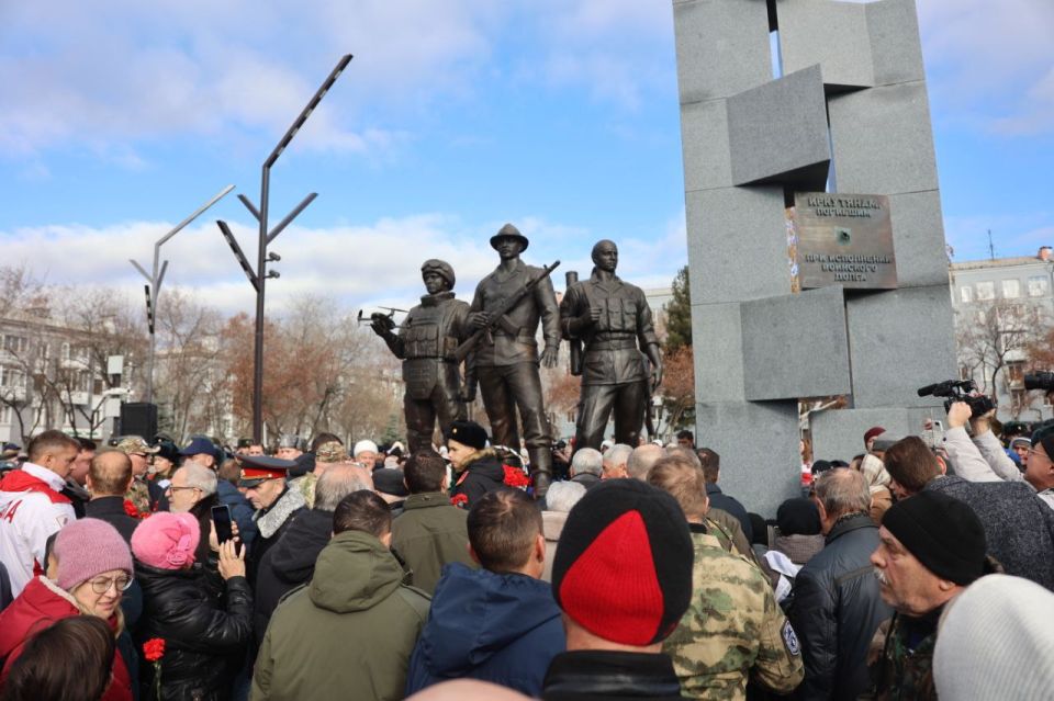 Ветераны и сотрудники транспортной полиции приняли участие в митинге, посвящённом открытию мемориального комплекса «Аллея Памяти» Ветераны и сотрудники транспортной полиции приняли участие в митинге, посвящённом открытию мемориального комплекса «Аллея Памяти»