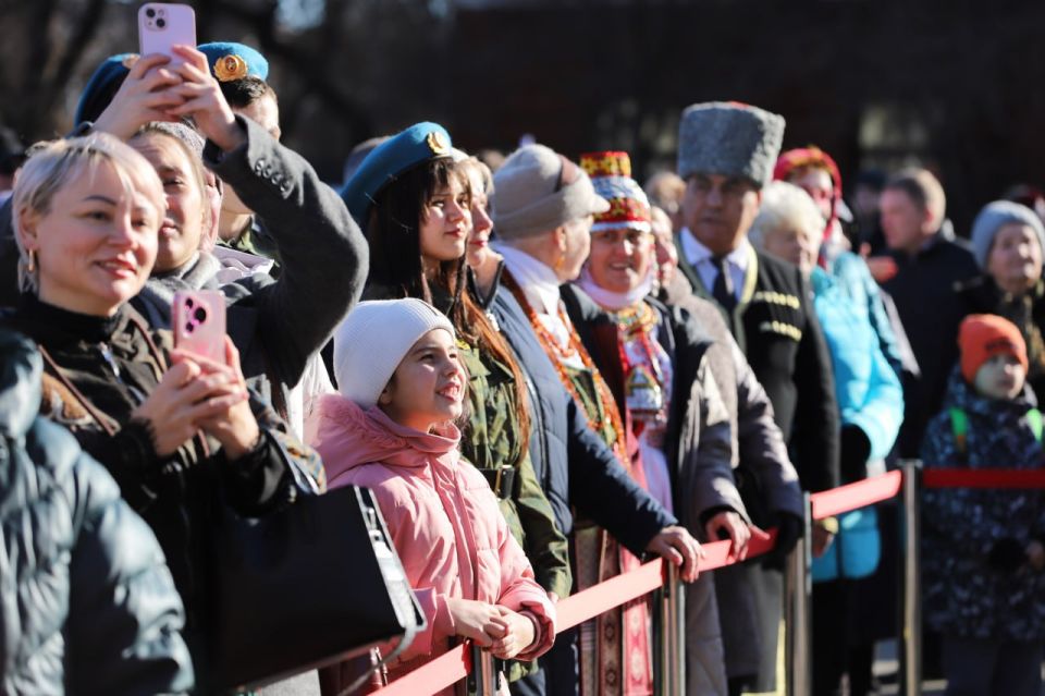 В Иркутске отметили День народного единства В Иркутске отметили День народного единства