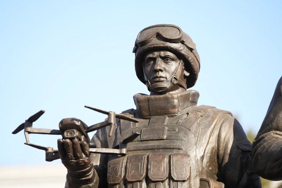 В Иркутске на площади Декабристов открыли Аллею Памяти В Иркутске на площади Декабристов открыли Аллею Памяти