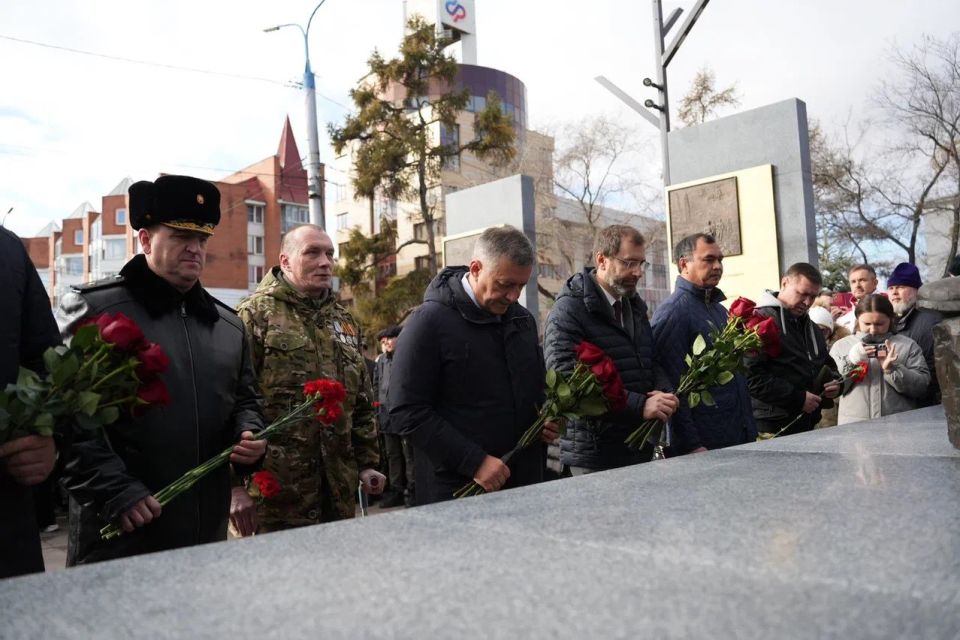 В Иркутске на площади Декабристов открыли Аллею Памяти В Иркутске на площади Декабристов открыли Аллею Памяти