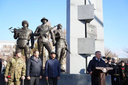 Мемориальный комплекс «Аллея Памяти», посвященный защитникам Отечества, открыли в Иркутске в День народного единства