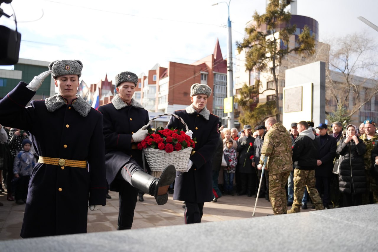 Мемориальный комплекс «Аллея памяти» открыли в День народного единства на площади Декабристов в Иркутске Мемориальный комплекс «Аллея памяти» открыли в День народного единства на площади Декабристов в Иркутске