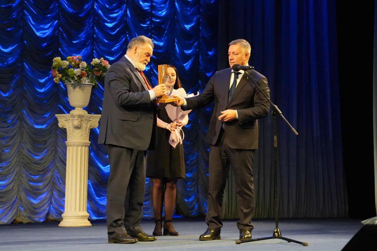 Губернатор Приангарья поздравил жителей столицы региона, награжденных почетным знаком «Активный гражданин Иркутска» Губернатор Приангарья поздравил жителей столицы региона, награжденных почетным знаком «Активный гражданин Иркутска»