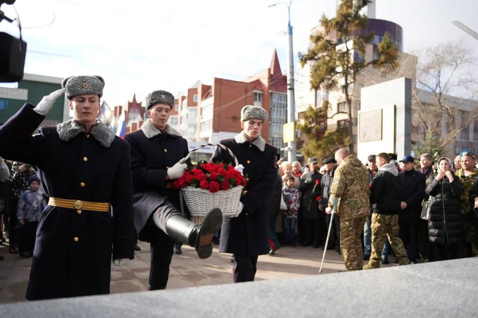 В Иркутске на площади Декабристов открыли Аллею Памяти В Иркутске на площади Декабристов открыли Аллею Памяти
