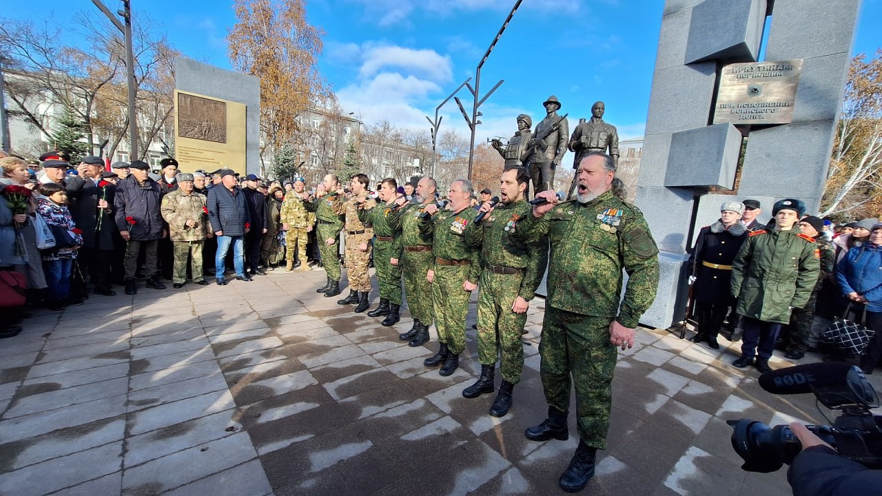 Мемориальный комплекс «Аллея памяти» открыли в День народного единства на площади Декабристов в Иркутске Мемориальный комплекс «Аллея памяти» открыли в День народного единства на площади Декабристов в Иркутске