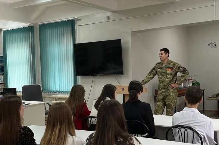 Ветеран СВО – выпускник Профессионального колледжа Железногорска-Илимского встретился со студентами и педагогами Ветеран СВО – выпускник Профессионального колледжа Железногорска-Илимского встретился со студентами и педагогами