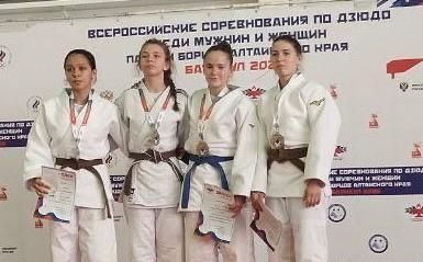 Спортсмены Прибайкалья завоевали три медали на всероссийских соревнованиях по дзюдо памяти борцов Алтайского края Спортсмены Прибайкалья завоевали три медали на всероссийских соревнованиях по дзюдо памяти борцов Алтайского края