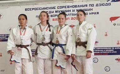 Спортсмены Прибайкалья завоевали три медали на всероссийских соревнованиях по дзюдо памяти борцов Алтайского края Спортсмены Прибайкалья завоевали три медали на всероссийских соревнованиях по дзюдо памяти борцов Алтайского края