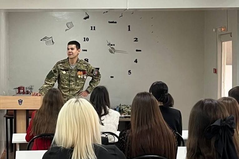 Ветеран СВО – выпускник Профессионального колледжа Железногорска-Илимского встретился со студентами и педагогами Ветеран СВО – выпускник Профессионального колледжа Железногорска-Илимского встретился со студентами и педагогами